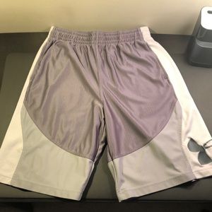 Under Armor basketball shorts size Large